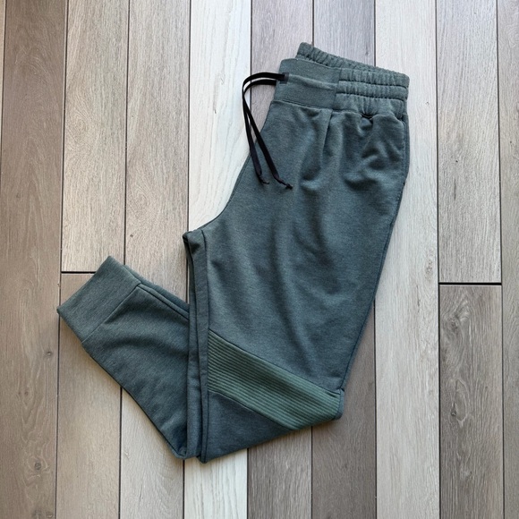 On Running Pants - On Running Green  Track Pants